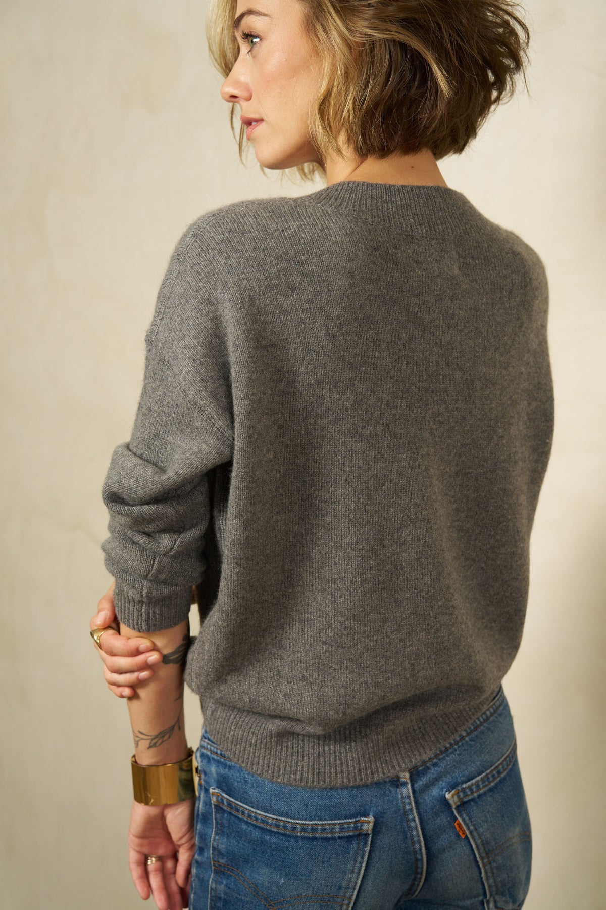 MID GREY